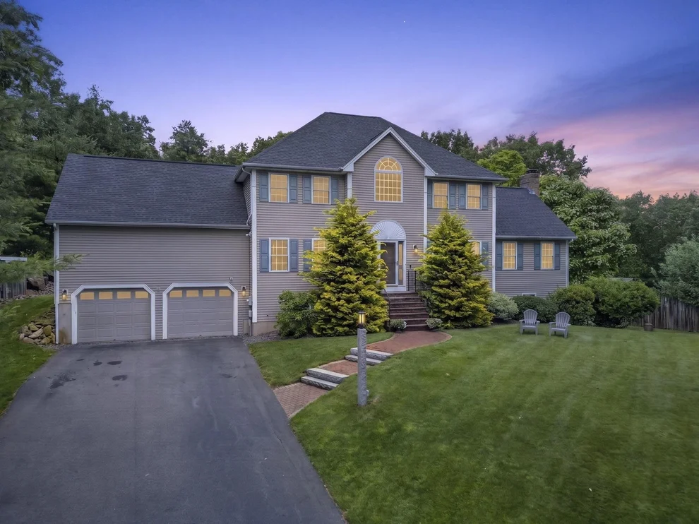 Unit for sale at 7 Cheshire, Londonderry, NH 03053