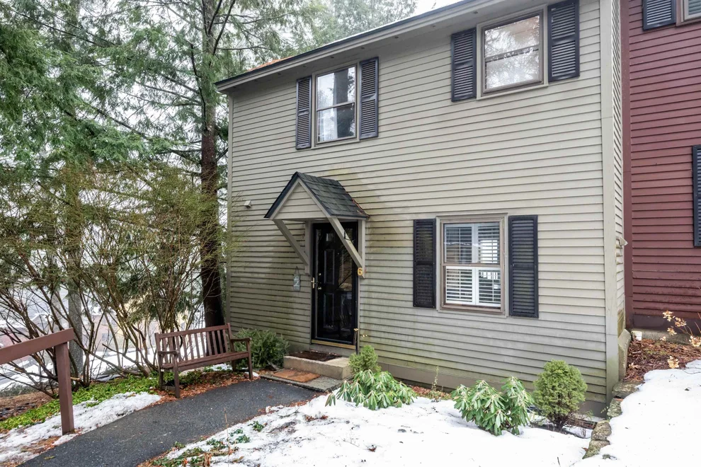 Unit for sale at 974 Hard, Hartford, VT 05059