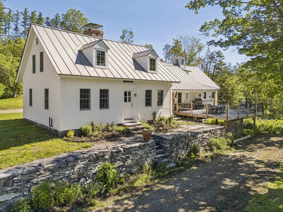 Unit for sale at 4669 Vermont Rte 100, Londonderry, VT 05148