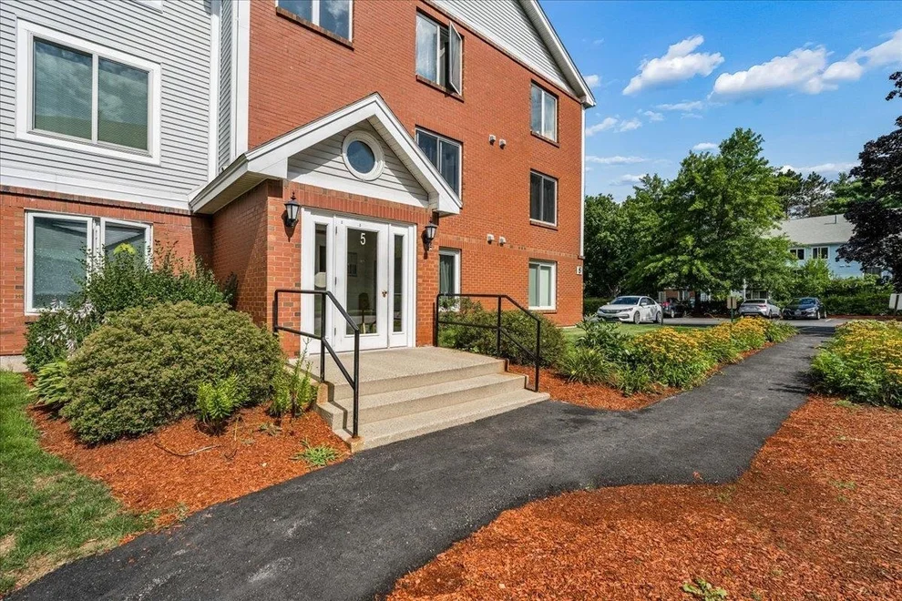 Unit for sale at 5 Timberwood, Goffstown, NH 03045