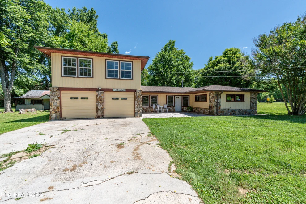 Unit for sale at 8121 Old Highway 73, Townsend, TN 37882