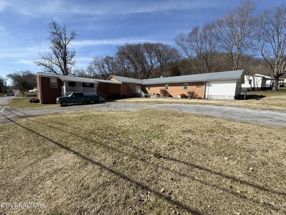 Unit for sale at 500 N Clay St, Rogersville, TN 37857