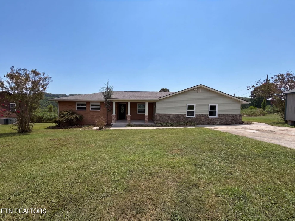 Unit for sale at 302 Sunset Lane, Harriman, TN 37748