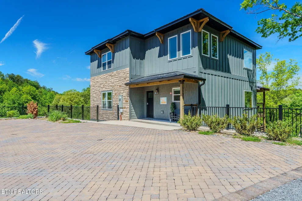 Unit for sale at 1130 Lee Cardwell Circle, Pigeon Forge, TN 37863