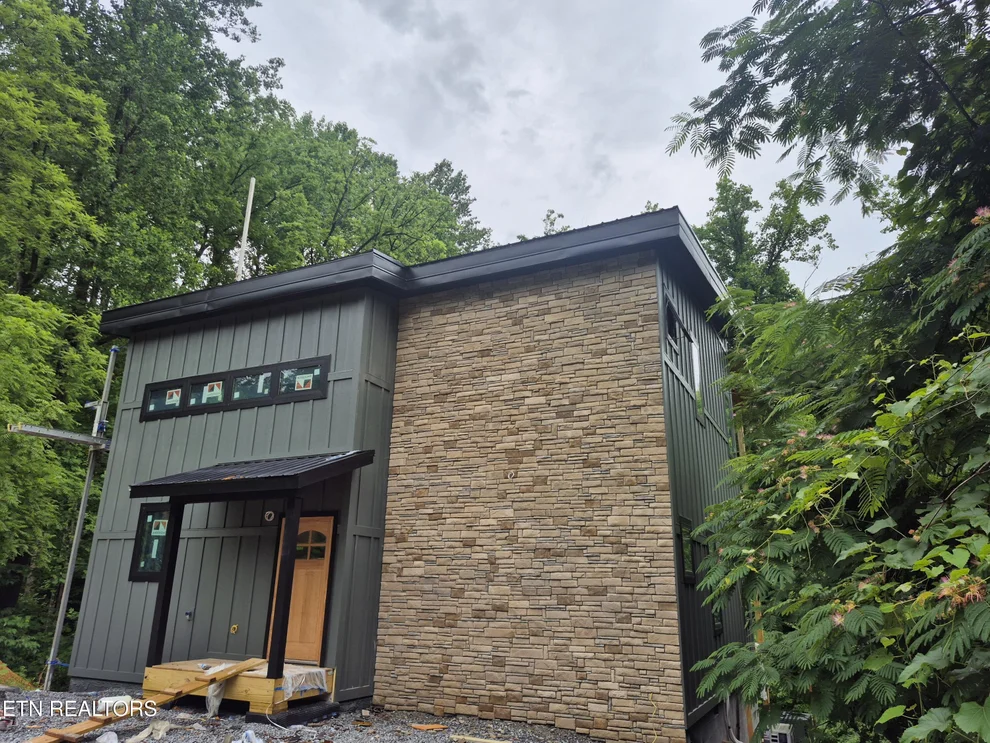 Unit for sale at 1113 Hemlock Hollow Rd, Gatlinburg, TN 37738