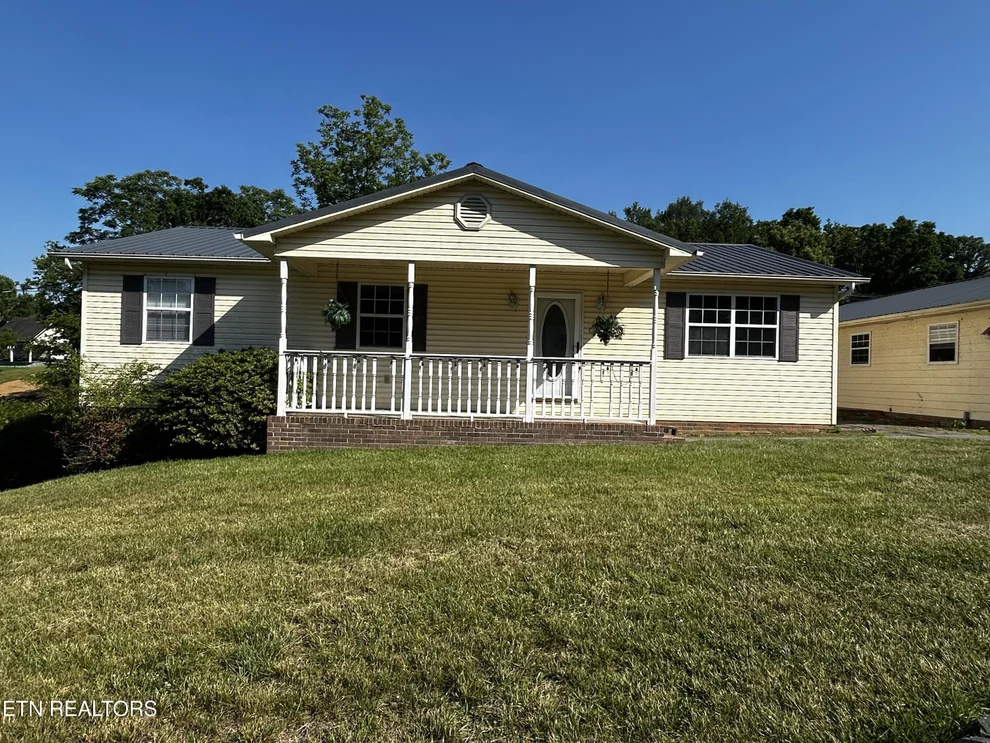 Unit for sale at 151 W Meeting St, Dandridge, TN 37725