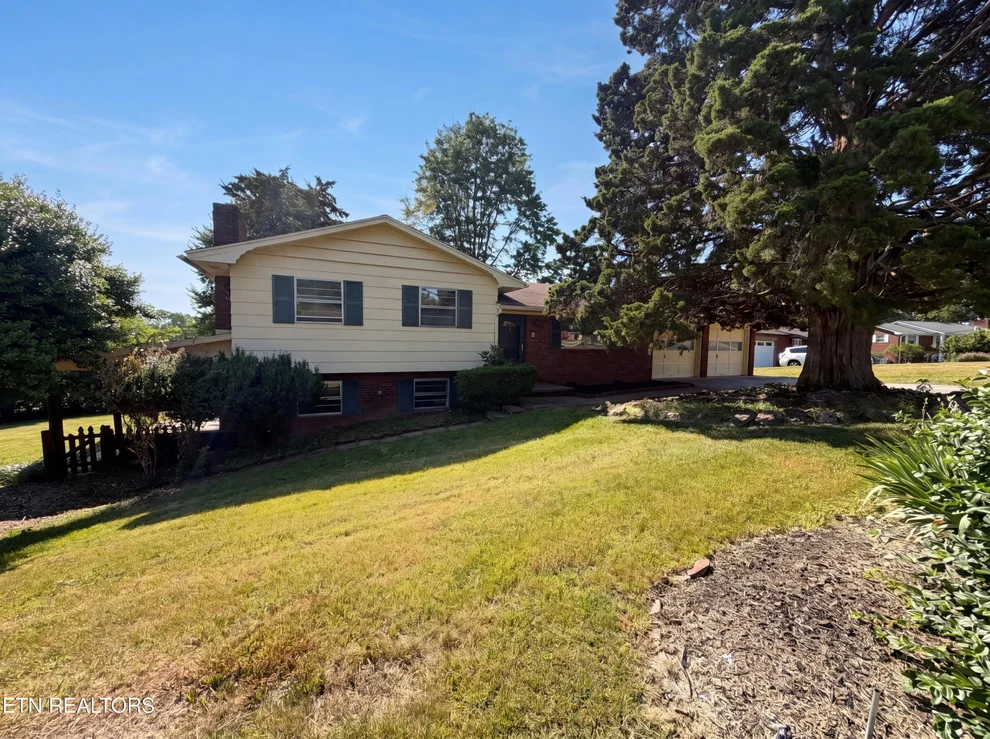Unit for sale at 508 Bromley Lane, Knoxville, TN 37923