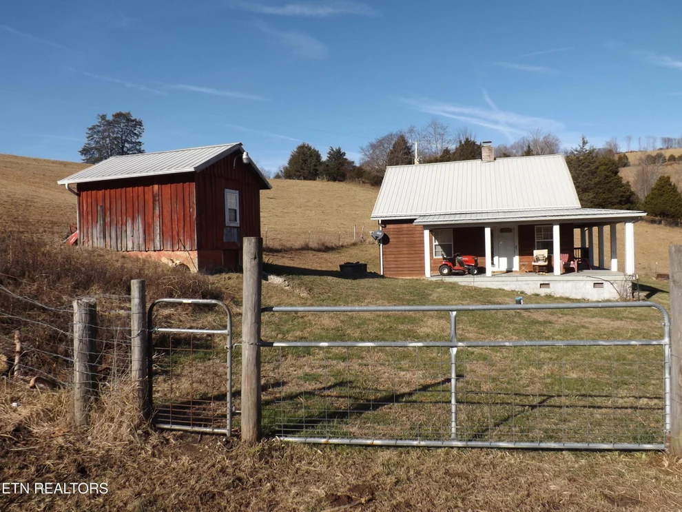 Unit for sale at 223 Ulysses Daniels Lane, Harrogate, TN 37752
