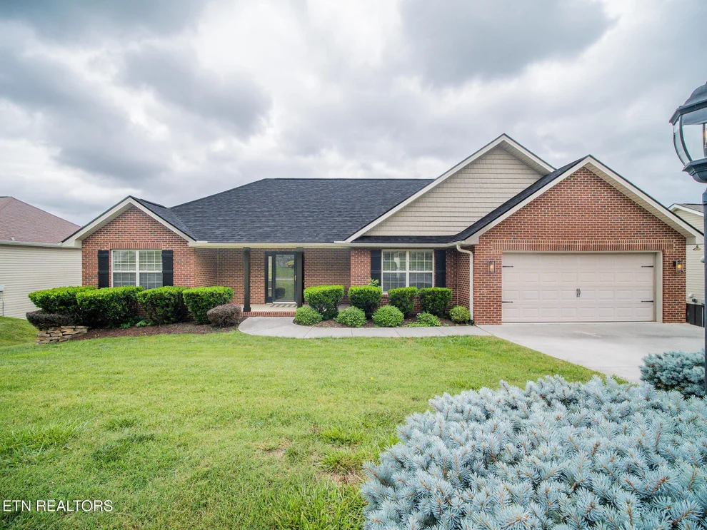 Unit for sale at 8113 Cambridge Gables Lane, Knoxville, TN 37938