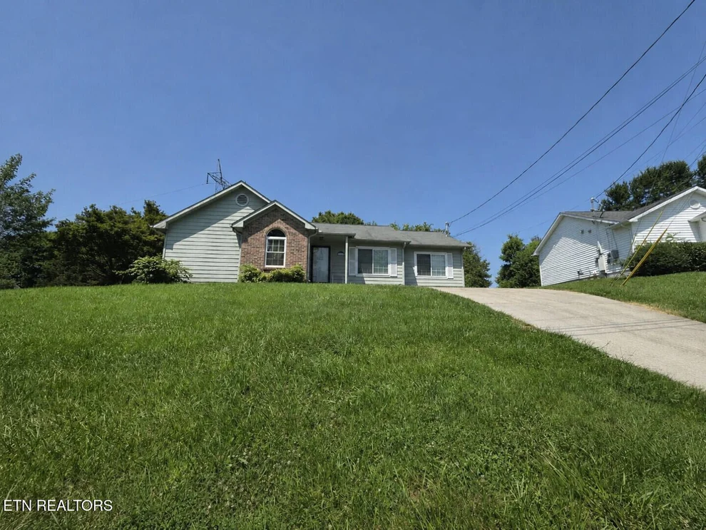 Unit for sale at 2001 Hyde Park Lane, Knoxville, TN 37921