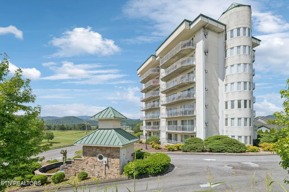 Unit for sale at 503 Dollywood Lane, Pigeon Forge, TN 37863