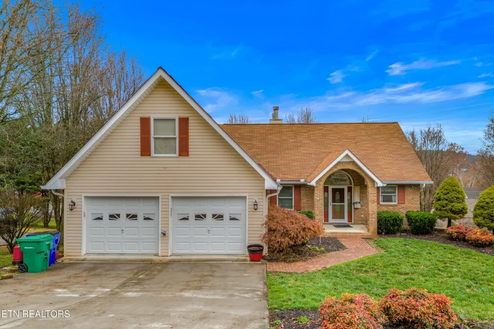 Unit for sale at 1401 Brookfield Drive, Morristown, TN 37814