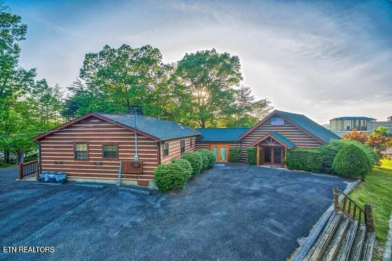 Unit for sale at 170 Showplace Blvd, Pigeon Forge, TN 37863