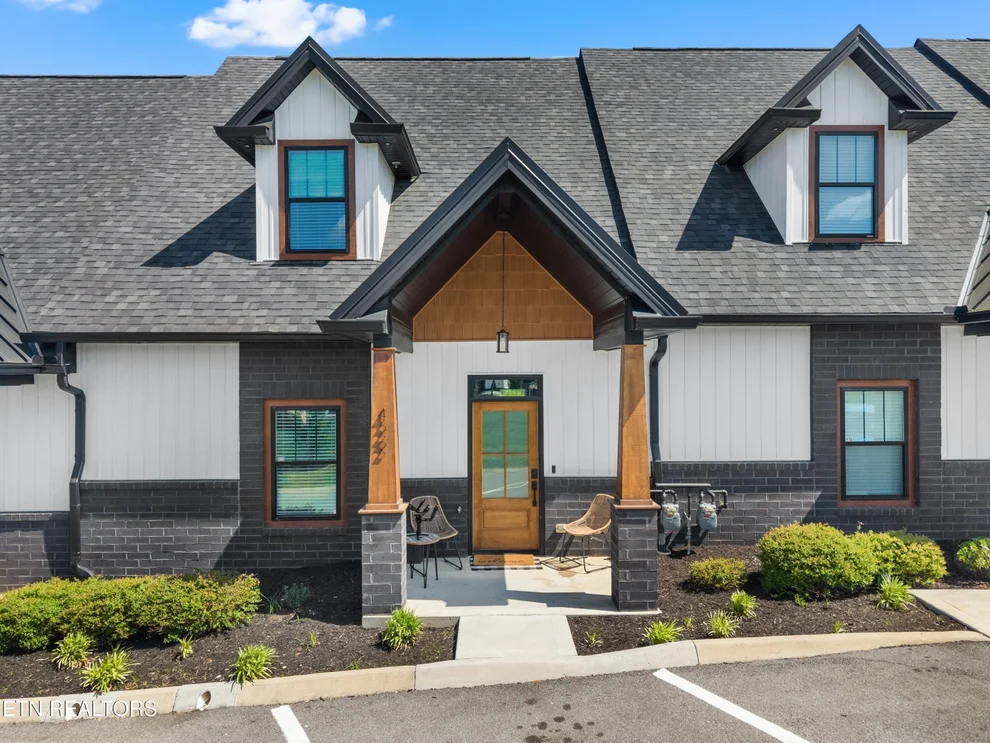 Unit for sale at 422 Fleeta Williams Way, Pigeon Forge, TN 37862