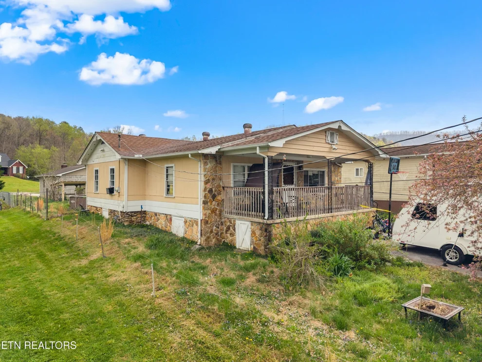 Unit for sale at 555 Poplar Ave, Jellico, TN 37762