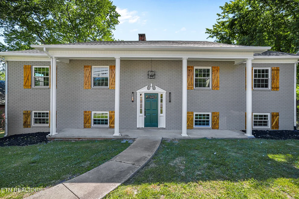 Unit for sale at 402 N A St, Lenoir City, TN 37771