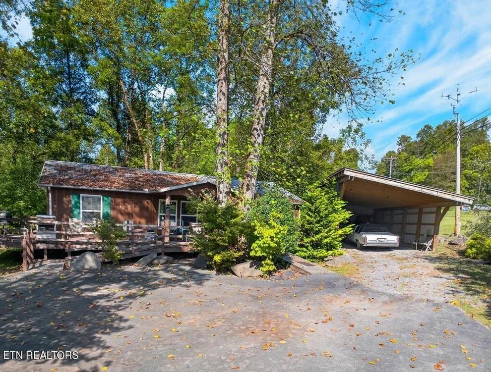 Unit for sale at 4921 Hooper Hwy, Cosby, TN 37722