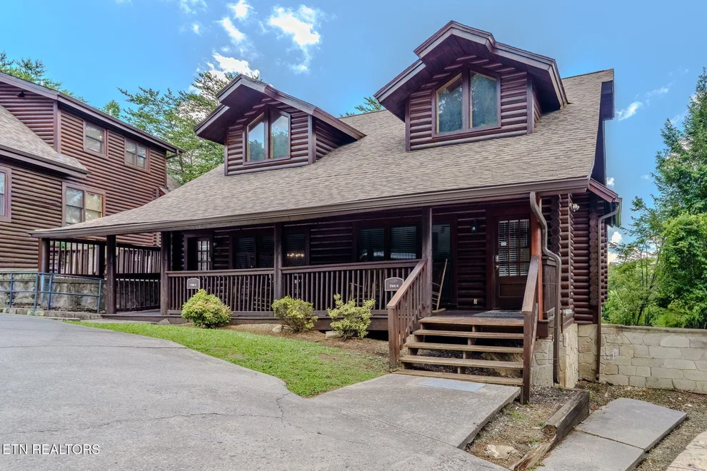 Unit for sale at 741 Golf View Blvd, Pigeon Forge, TN 37863