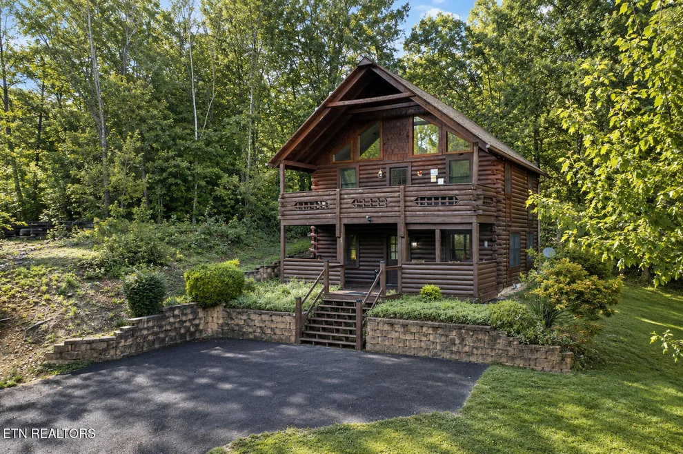 Unit for sale at 735 Kings Hills Blvd, Pigeon Forge, TN 37863