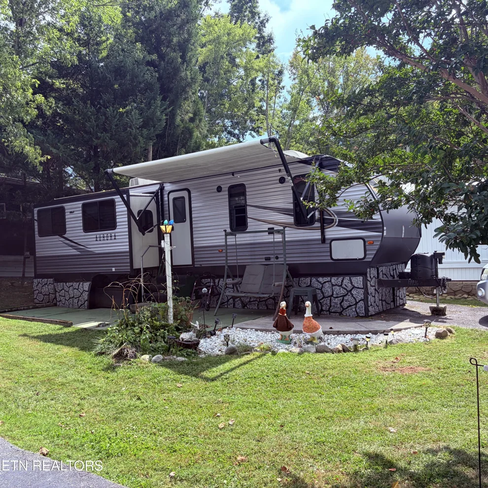 Unit for sale at 5355 Parkway Pkwy, Cosby, TN 37722
