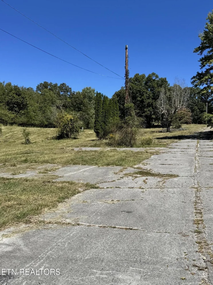 Unit for sale at 214 Cates Rd, Rockwood, TN 37854