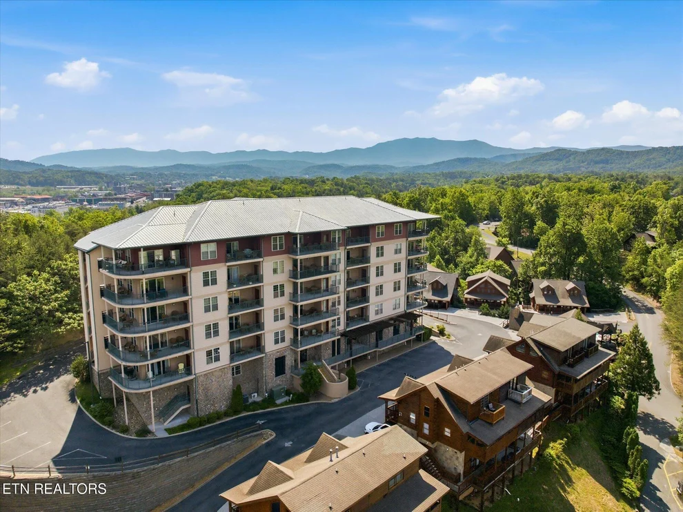 Unit for sale at 410 Big Bear Way, Pigeon Forge, TN 37863