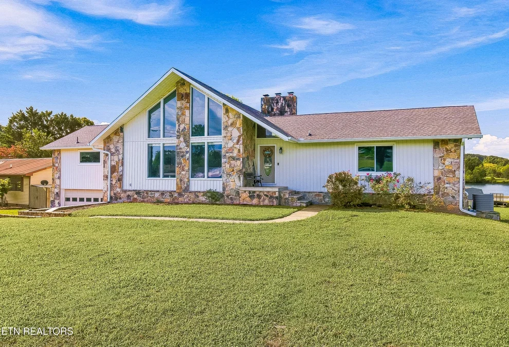 Unit for sale at 382 Edgelake Drive, Kingston, TN 37763