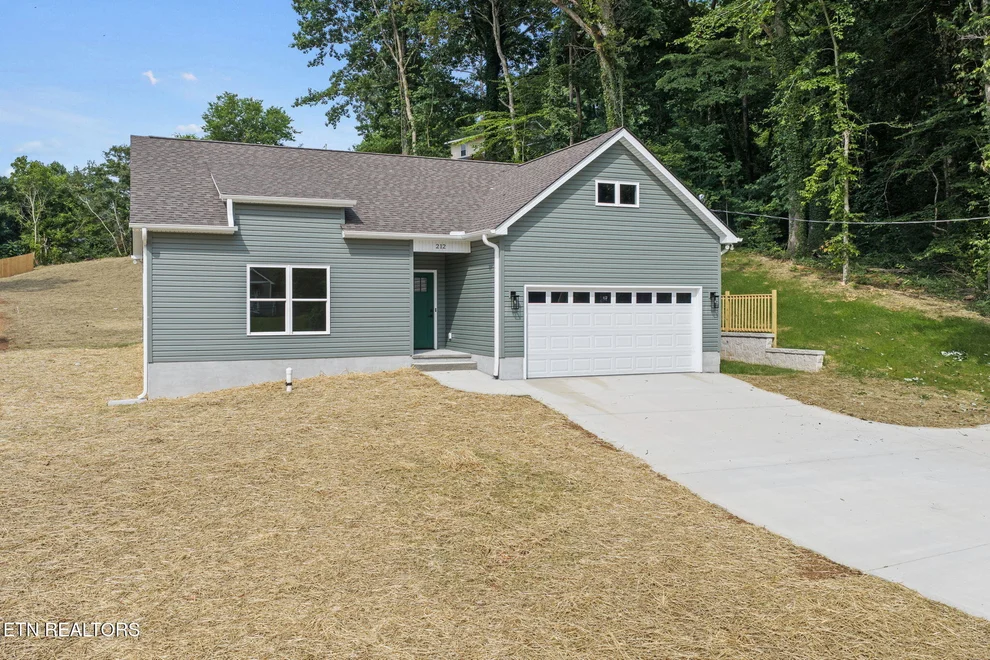 Unit for sale at 212 Westbury Drive, Clinton, TN 37716