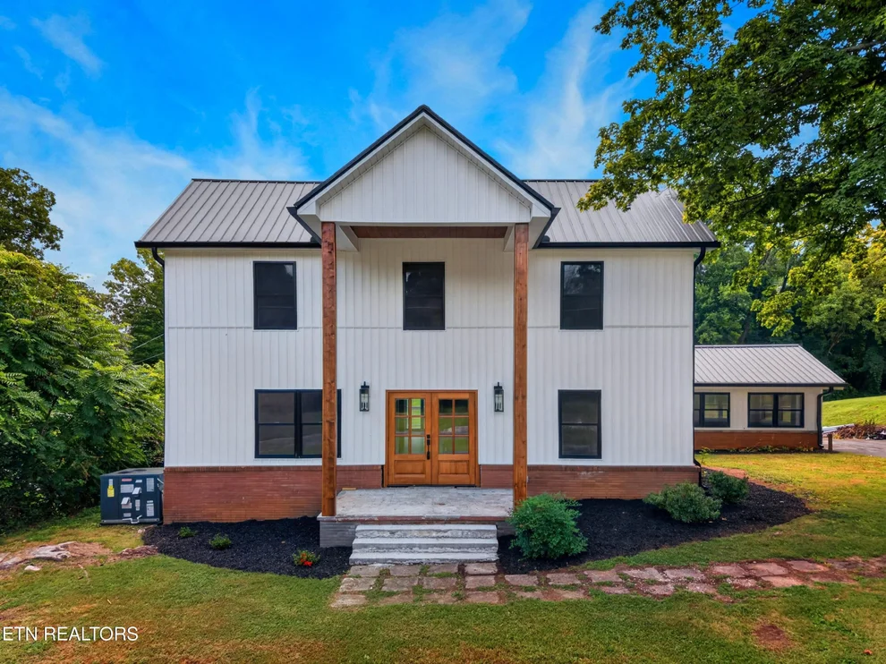 Unit for sale at 145 W Meeting St, Dandridge, TN 37725