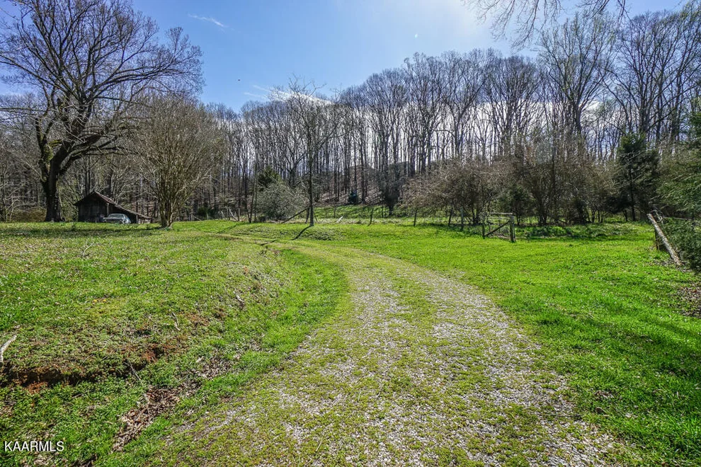 Unit for sale at 2001 Oak Grove Rd, Lenoir City, TN 37771