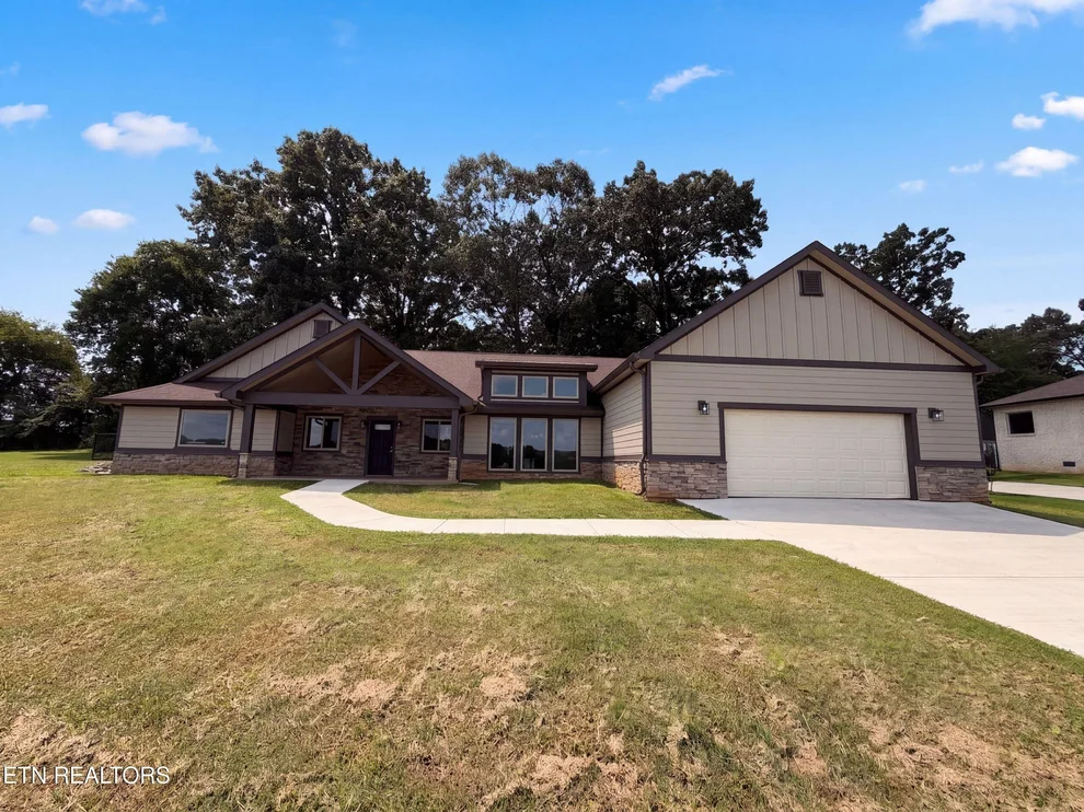 Unit for sale at 354 Fairway Drive, Dandridge, TN 37725