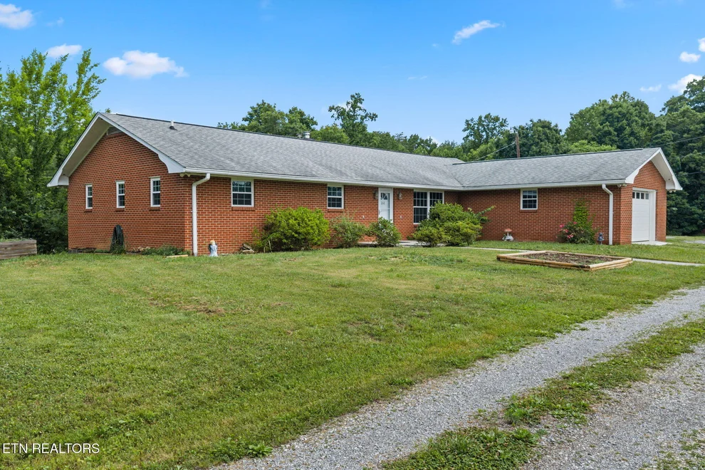 Unit for sale at 260 Long Hollow Rd, Clinton, TN 37716