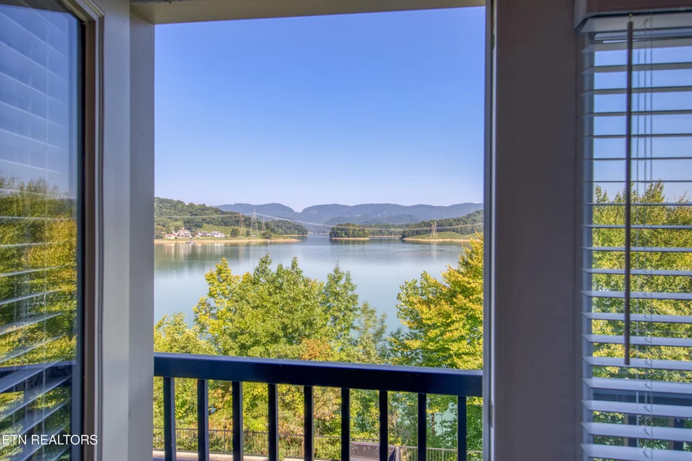 Unit for sale at 221 Sandpiper Lane, Bean Station, TN 37708