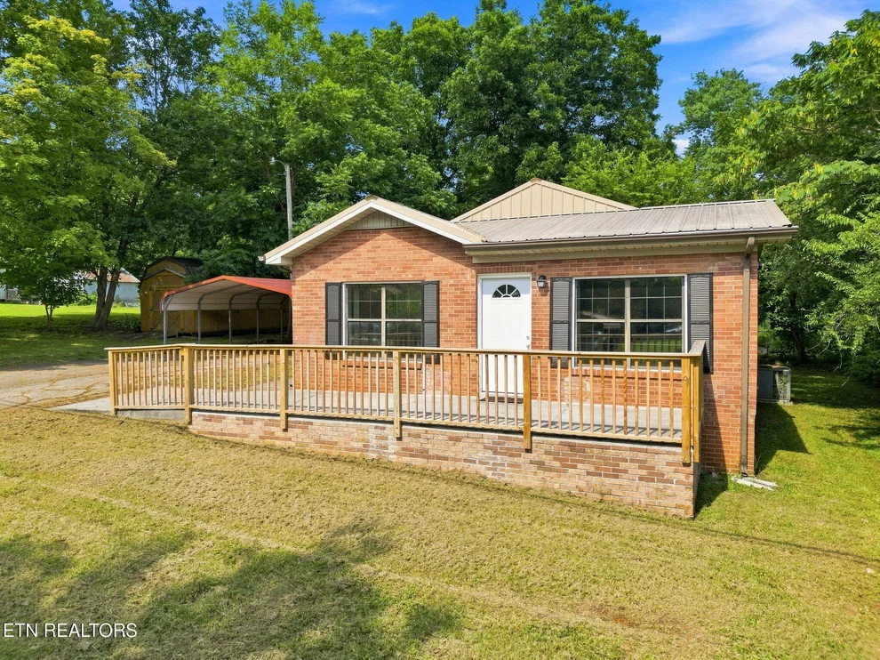 Unit for sale at 826 Columbus St, Maryville, TN 37804