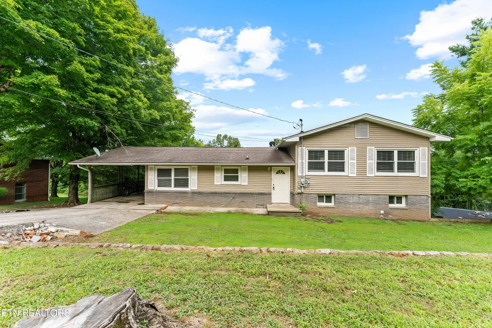 Unit for sale at 561 Robinson Drive, Loudon, TN 37774