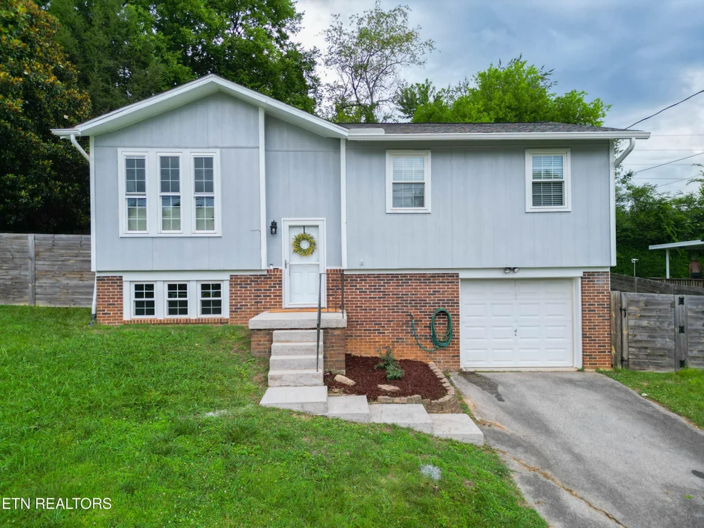 Unit for sale at 6105 Travis Drive, Knoxville, TN 37921