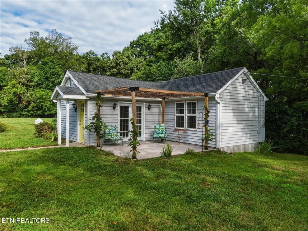 Unit for sale at 144 County Farm Rd, Friendsville, TN 37737