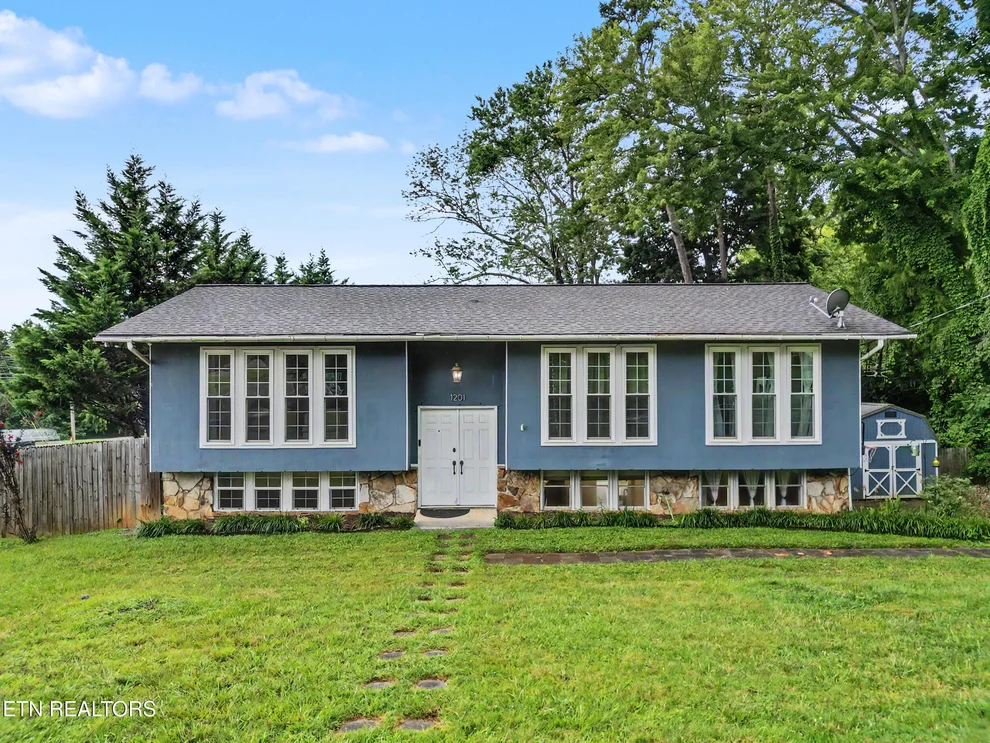 Unit for sale at 1201 Foxcrolf Drive, Knoxville, TN 37923