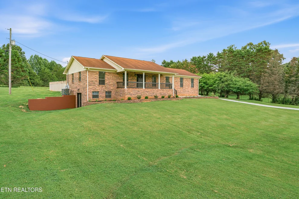 Unit for sale at 394 Pattie Gap Rd, Philadelphia, TN 37846