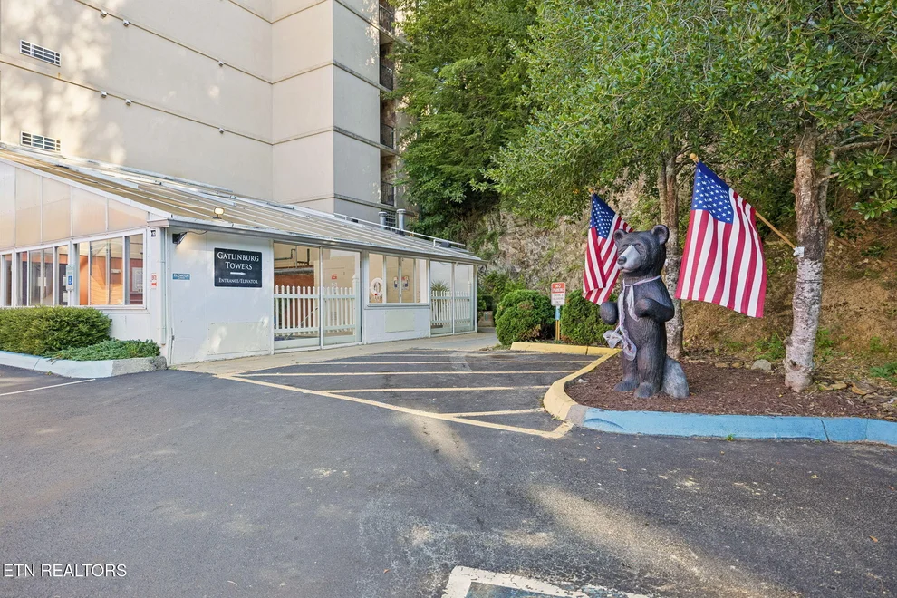 Unit for sale at 413 Baskins Creek Rd, Gatlinburg, TN 37738
