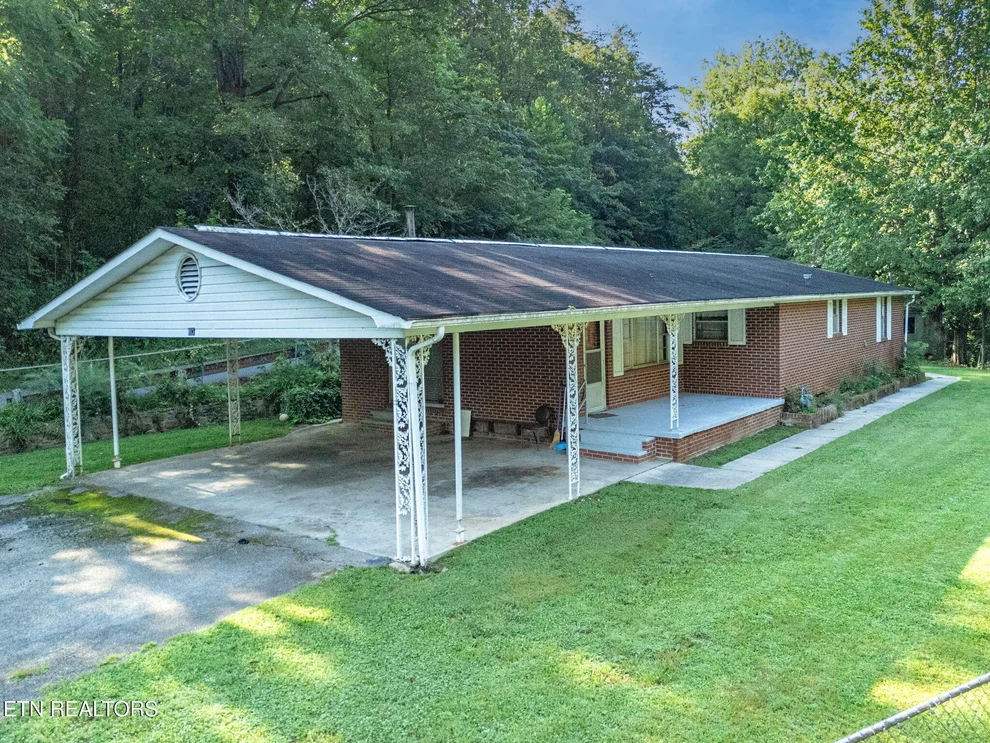 Unit for sale at 813 Andys Ridge Rd, Rocky Top, TN 37769