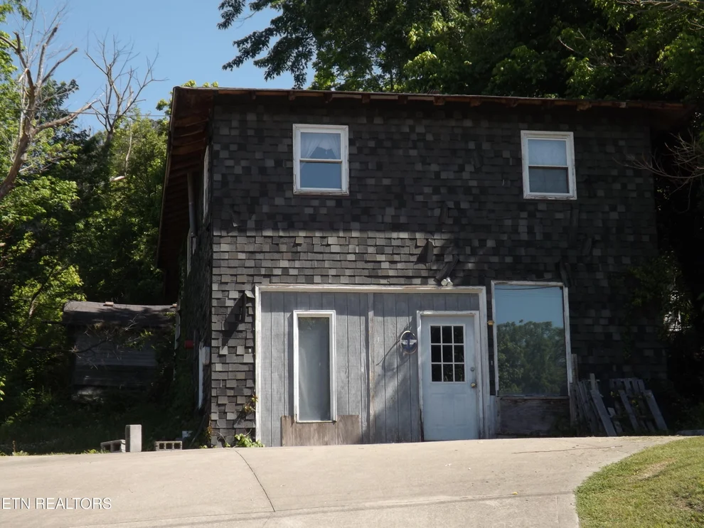 Unit for sale at 918 E Cumberland Ave, Middlesboro, KY 40965