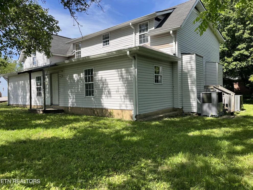 Unit for sale at 140 Burnett St, Crossville, TN 38555