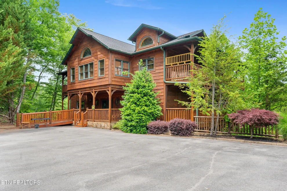 Unit for sale at 213 Dogwood Point Way, Gatlinburg, TN 37738