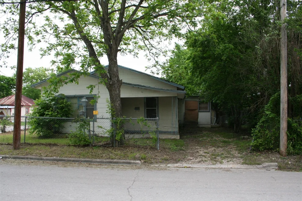 Unit for sale at 712 Neches ST, Lockhart, TX 78644