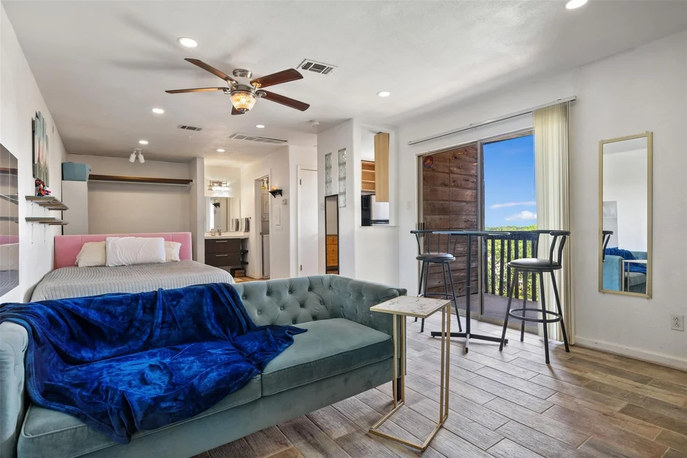 Unit for sale at 6903 Deatonhill DR, Austin, TX 78745