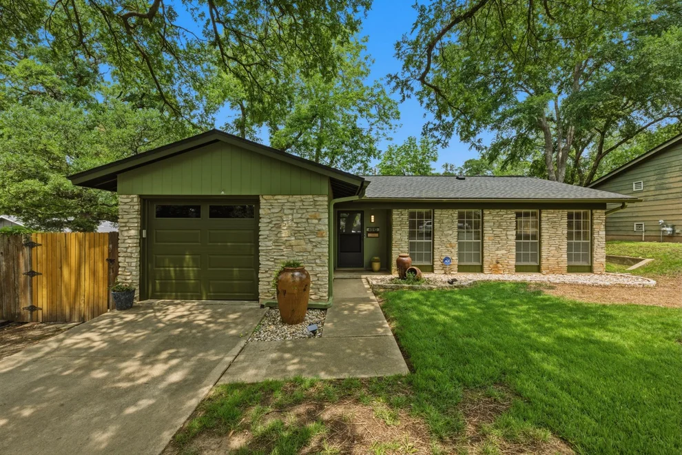 Unit for sale at 4910 Sylvandale DR, Austin, TX 78745