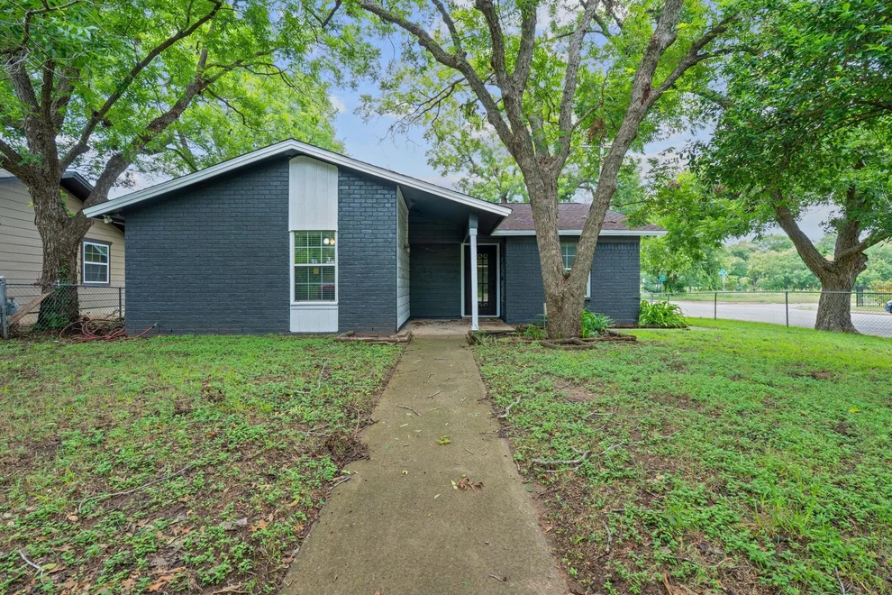 Unit for sale at 1101 Mahan DR, Austin, TX 78721
