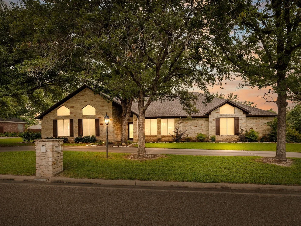 Unit for sale at 712 Middleton ST, Rockdale, TX 76567