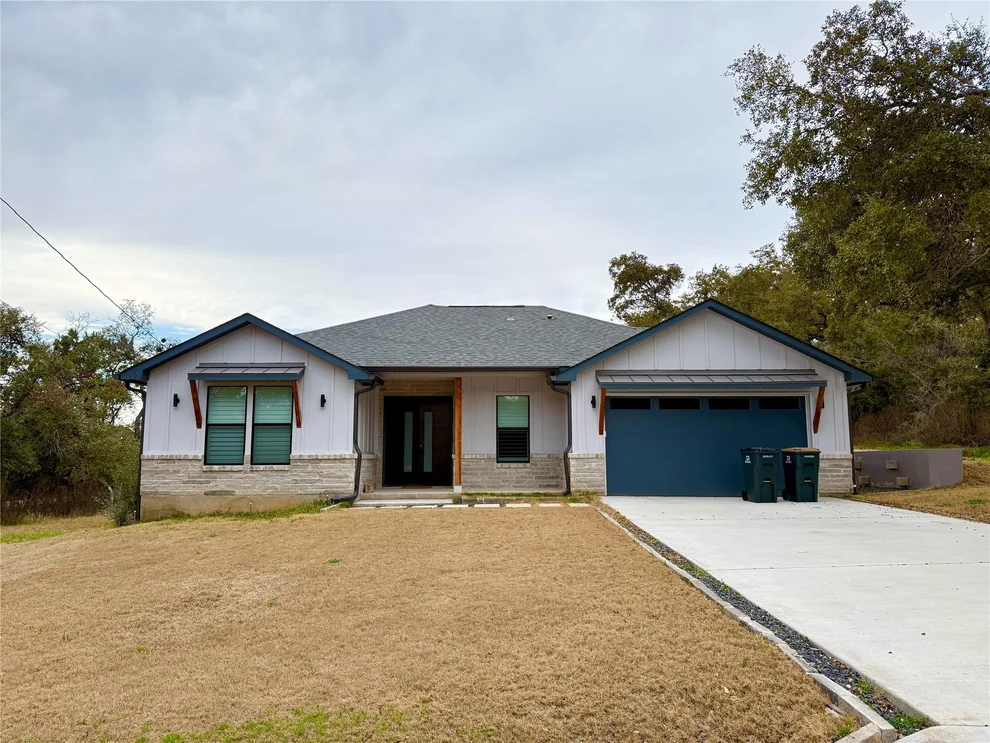 Unit for sale at 900 Daviot DR, Briarcliff, TX 78669
